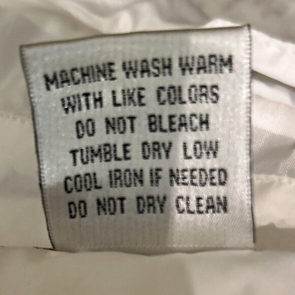 Hannah SZ L White Puffer Vest Street Style Warm Ski Wardrobe Staple Timeless - Picture 8 of 8